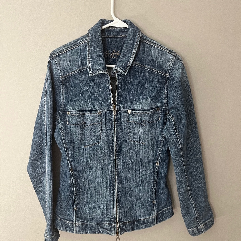 Vintage, zip front,  Silver Jeans denim jacket.  Size M, excellent condition